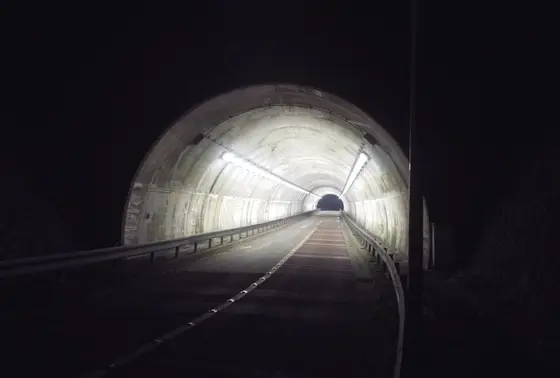 トンネルを抜けて