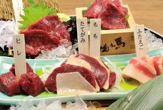 馬刺し盛り合わせ