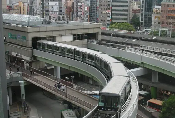 ポートライナー　三宮行