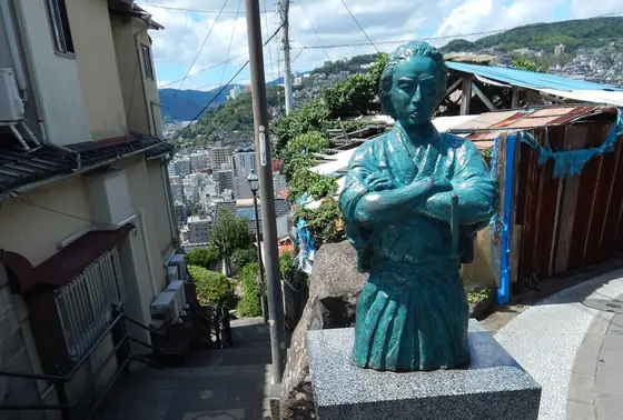 龍馬通りをひたすら登る