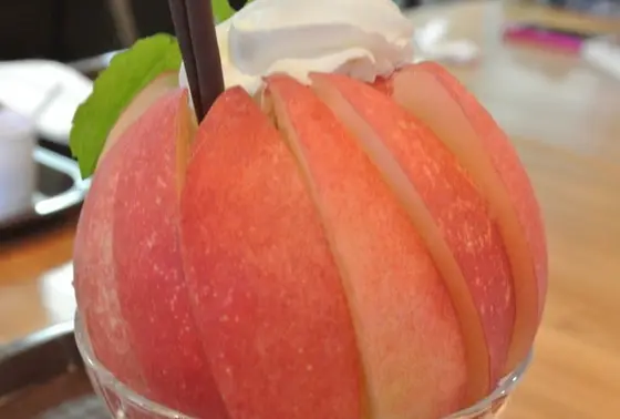 まるごと桃パフェ