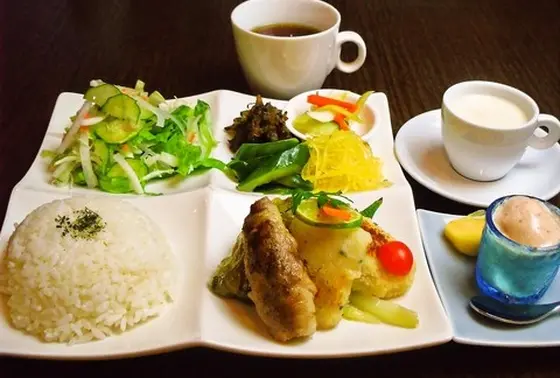ボリューミーな「青ランチ」