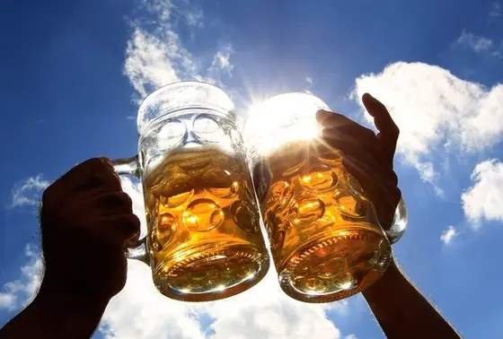 "Celebrating Beer. ビールを祝福する。"