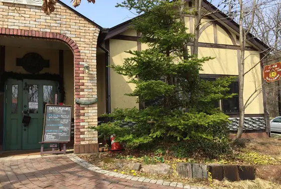 避暑地らしい店構え。