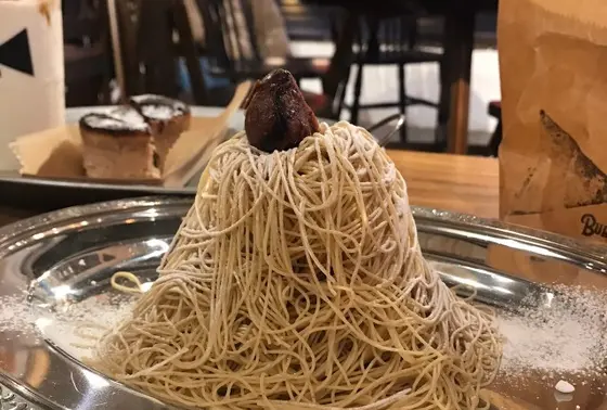 モンブランを目の前で作ってくれる！