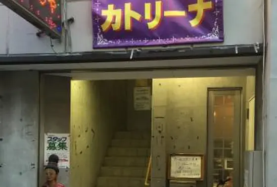 ▶︎ 階段上がって2階へ