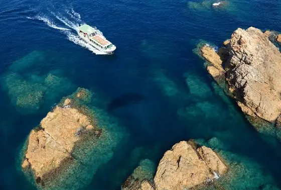 船で浦富海岸島めぐり