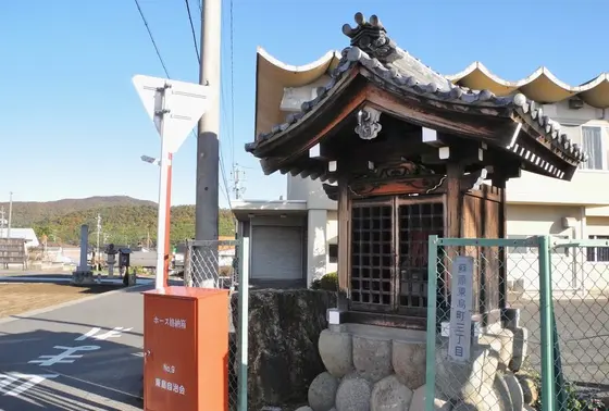 道路脇の地蔵様