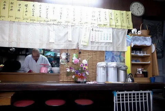 昭和の香り溢れる店内