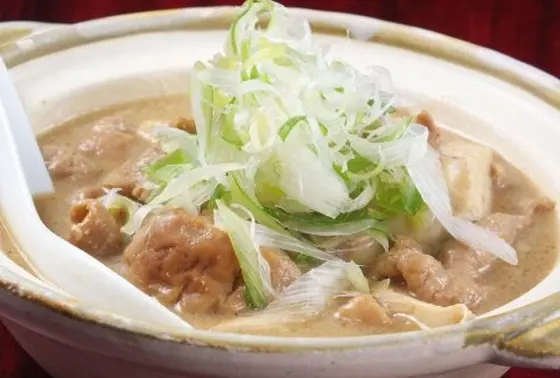 ポイント2：名物もつ煮込み