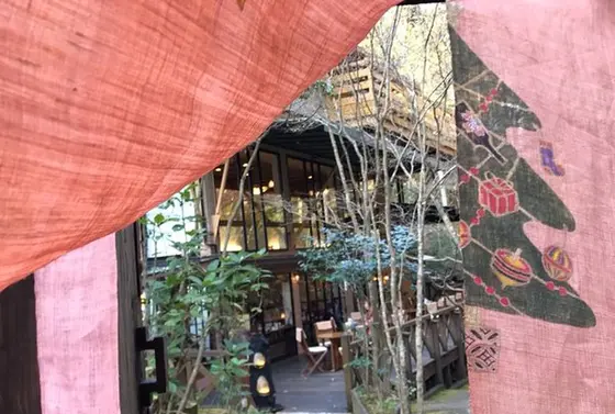 のれんを潜ると、、
