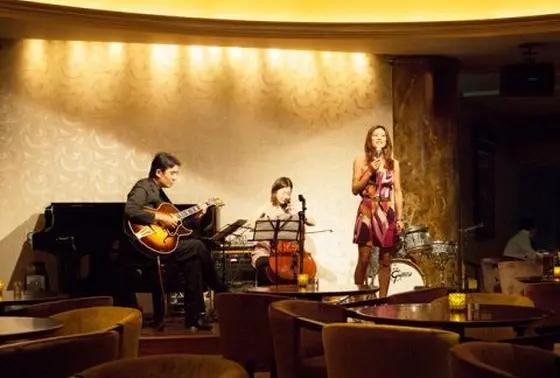 毎晩行われるジャズライブ♩