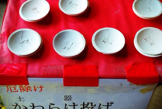 厄除けのかわらけ投げに挑戦!