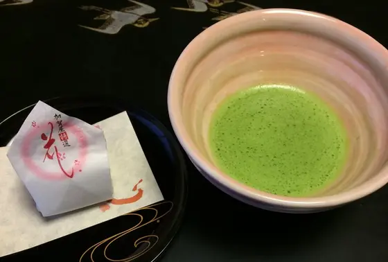 お抹茶でお迎え