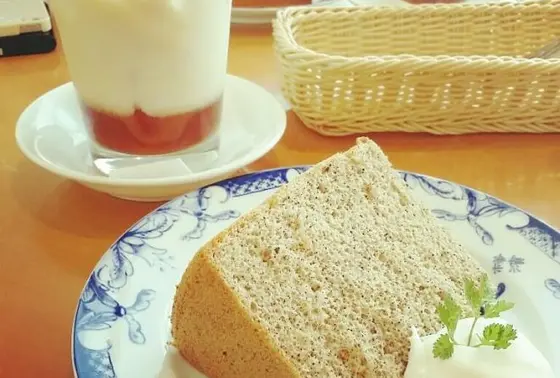 紅茶に合うケーキ類もオススメ
