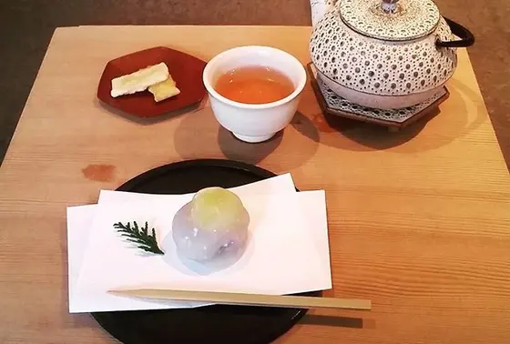 食器と茶器がおしゃれ。