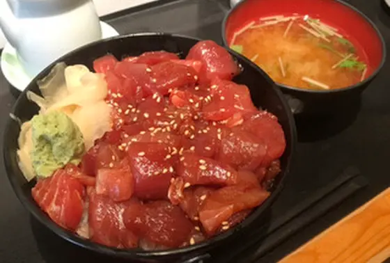 まぐろ切り落とし漬け丼