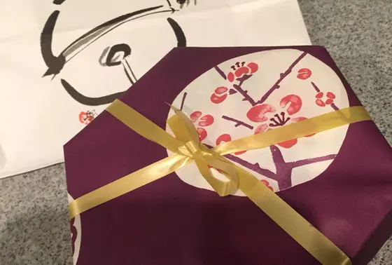 キュッと結んだリボンが小粋