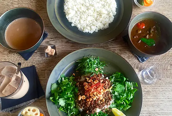 薬味がたっぷり入った具沢山のカレー