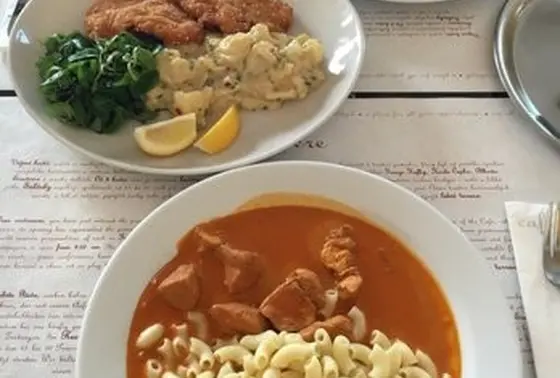 ランチではリーズナブルなチェコ料理も
