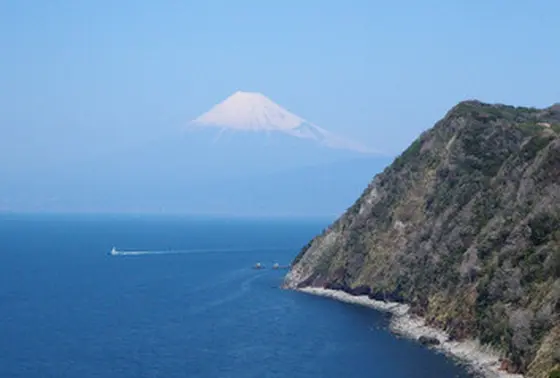 富士山の裾が薄く見える