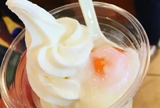 温泉卵がのったアイスクリーム