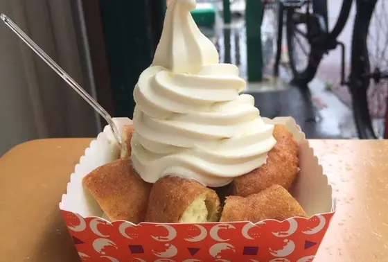 ドーナツもソフトクリームも食べたい欲張りさんは、こちら！(450円)