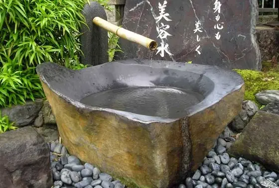 美御前社