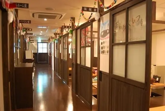さて、どの教室にとうされるのかな？