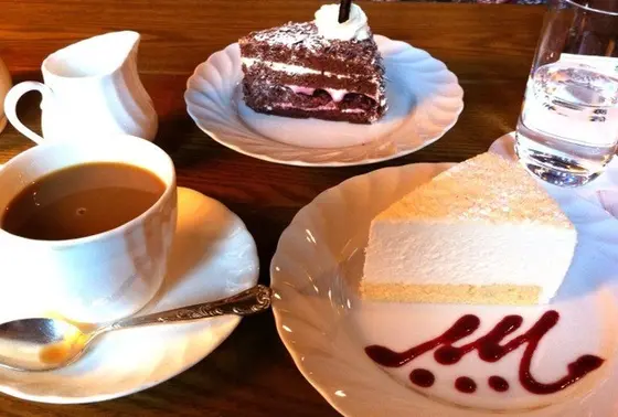 気軽にケーキセットをいただく。