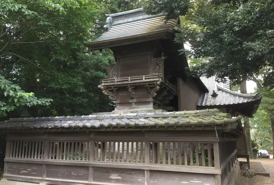 拝殿の後ろにも木彫りが！