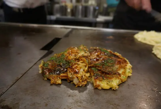 ボリュームたっぷりなお好み焼き