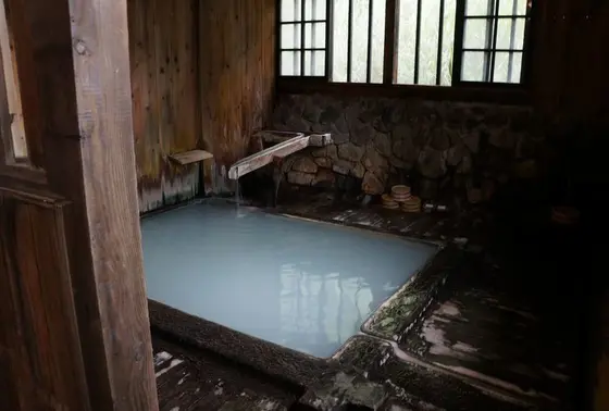 「美人の湯」　白湯へ