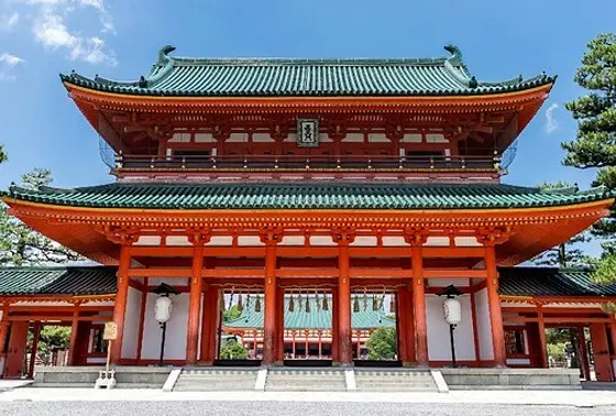 応天門(表門)