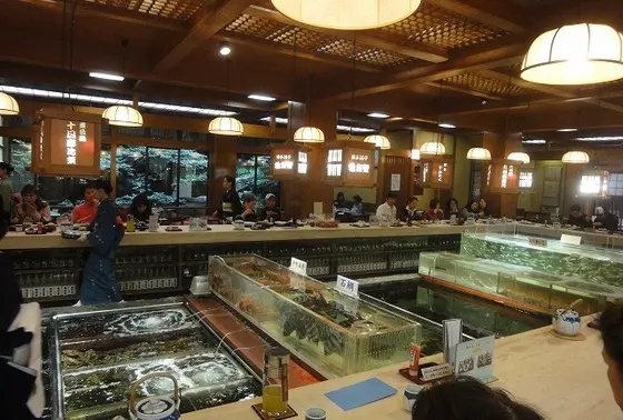 巨大な生簀