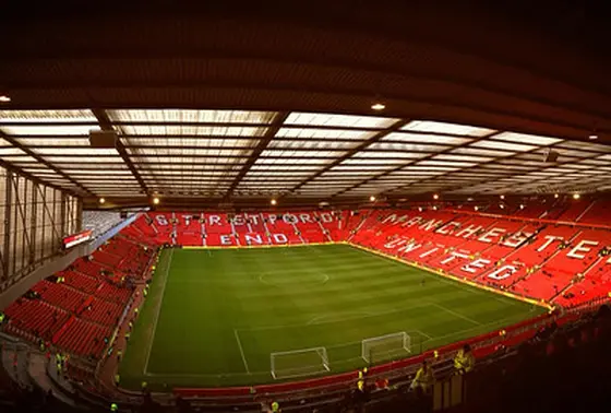 オールドトラッフォードのスタンドとピッチ