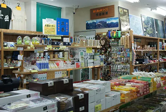 お土産屋さんあります○