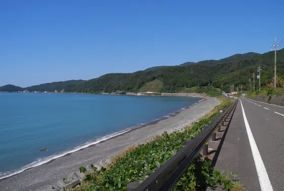 道路に車の姿は見えず