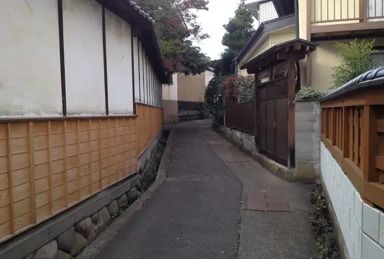 南照寺へ向かう小道