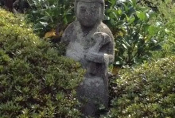 こんなかわいい石仏が