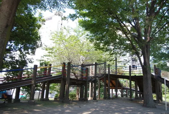 前の遊具