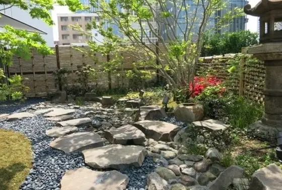 屋上庭園に行ってみて♪
