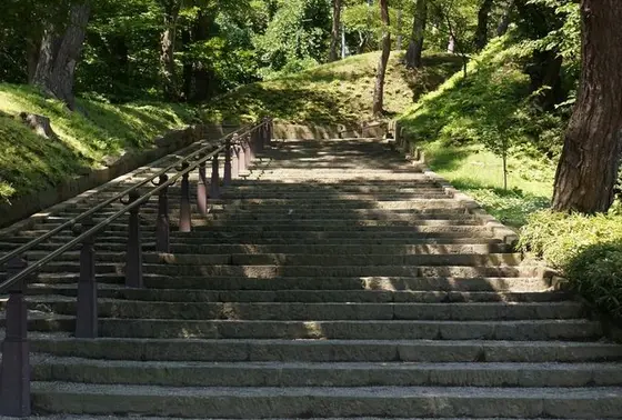 御隅櫓を目指して登る