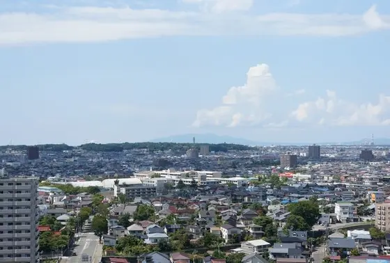 御隅櫓の展望台から眺めた男鹿半島