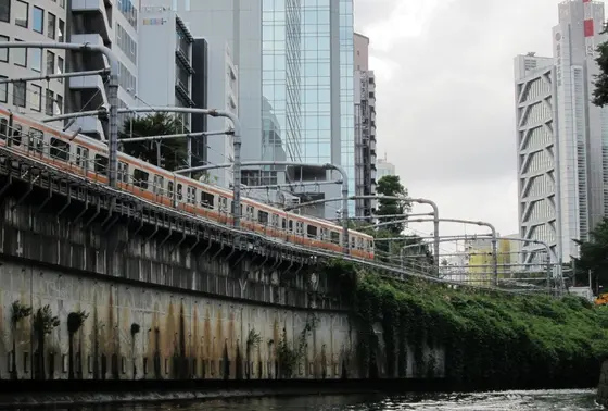 横には中央線