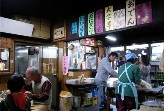 フードコートに疲れたら、ここでほっこり食事を