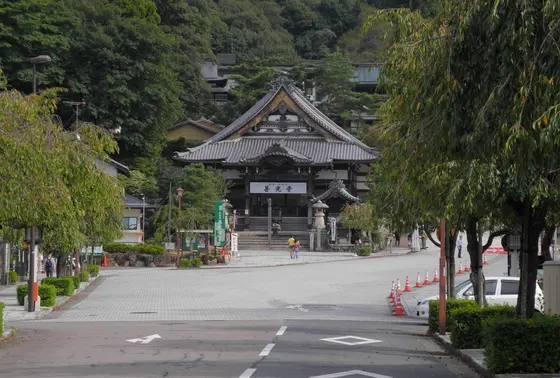 表通りから参道正面