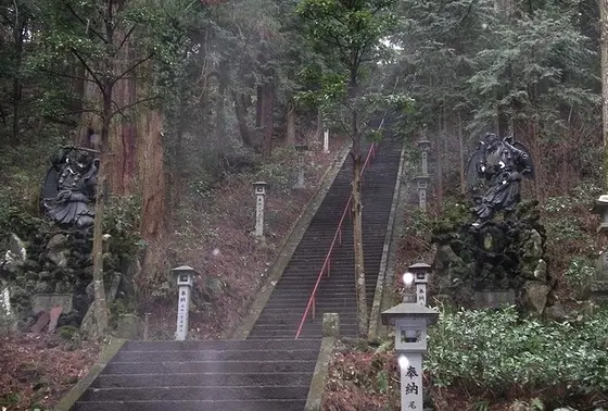 奥の院