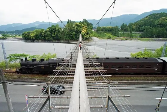 線路の上を歩く！