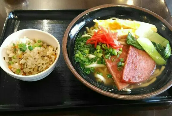 沖縄そばとジューシー丼
